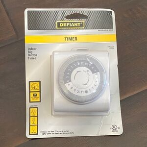 Defiant 24hr programable,polarized outlet, indoor big button timer